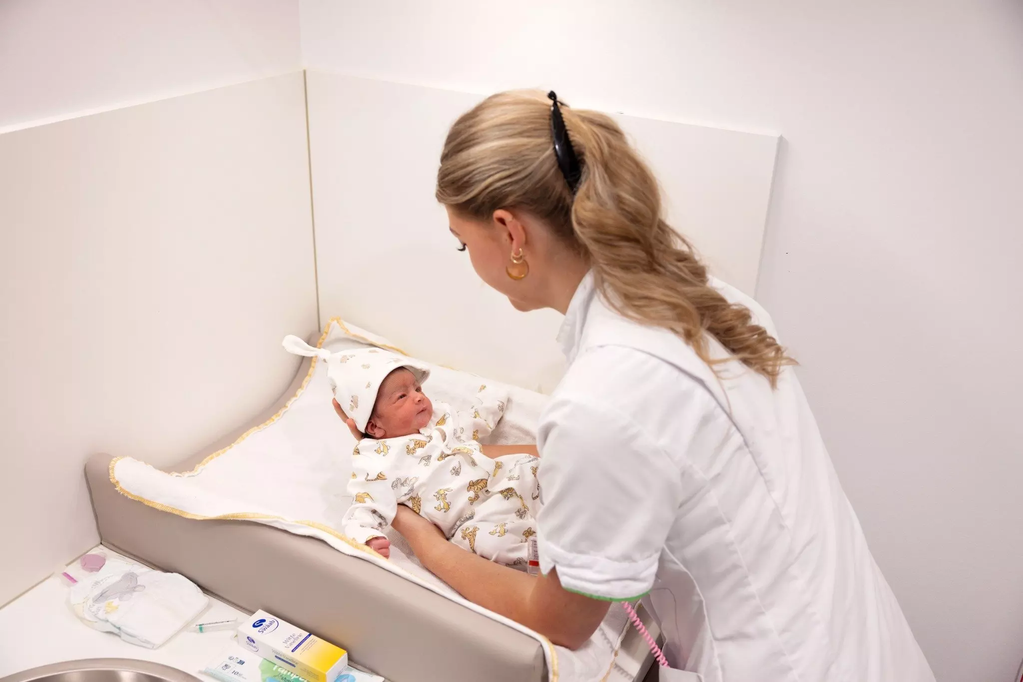 /static/uploads/477-verpleegkundige-baby-verloskunde.jpg